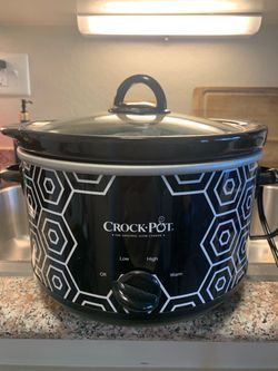 RARE / DISCONTINUED Crock-Pot 4.5-Quart Round Slow Cooker (Geometric Pattern)