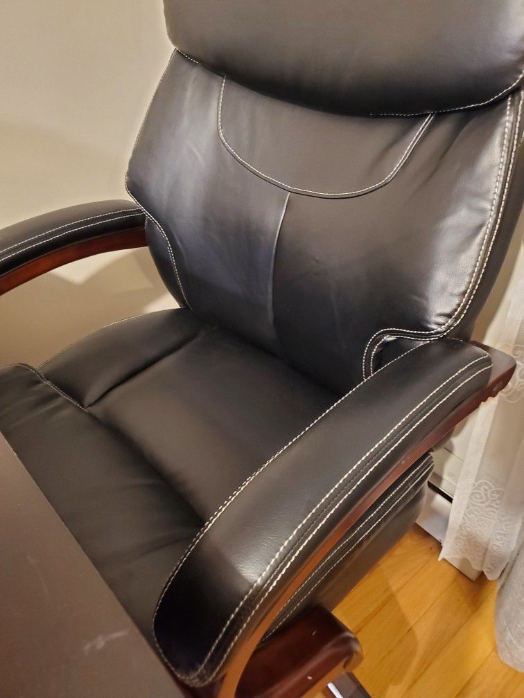 La-Z-Boy Bradley Bonded Leather Executive Office Chair. Brand New! 