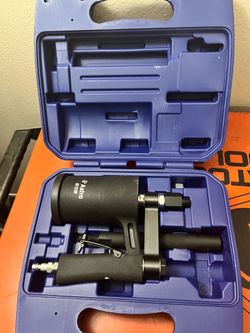 Pneumatic slide hammer