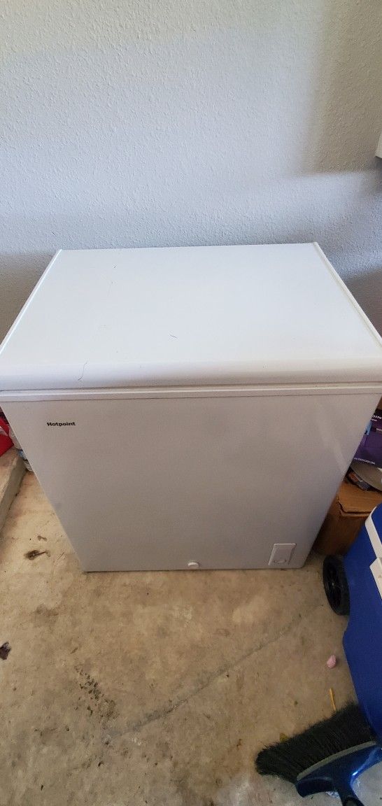 Deep Freezer/ Chest Freezer