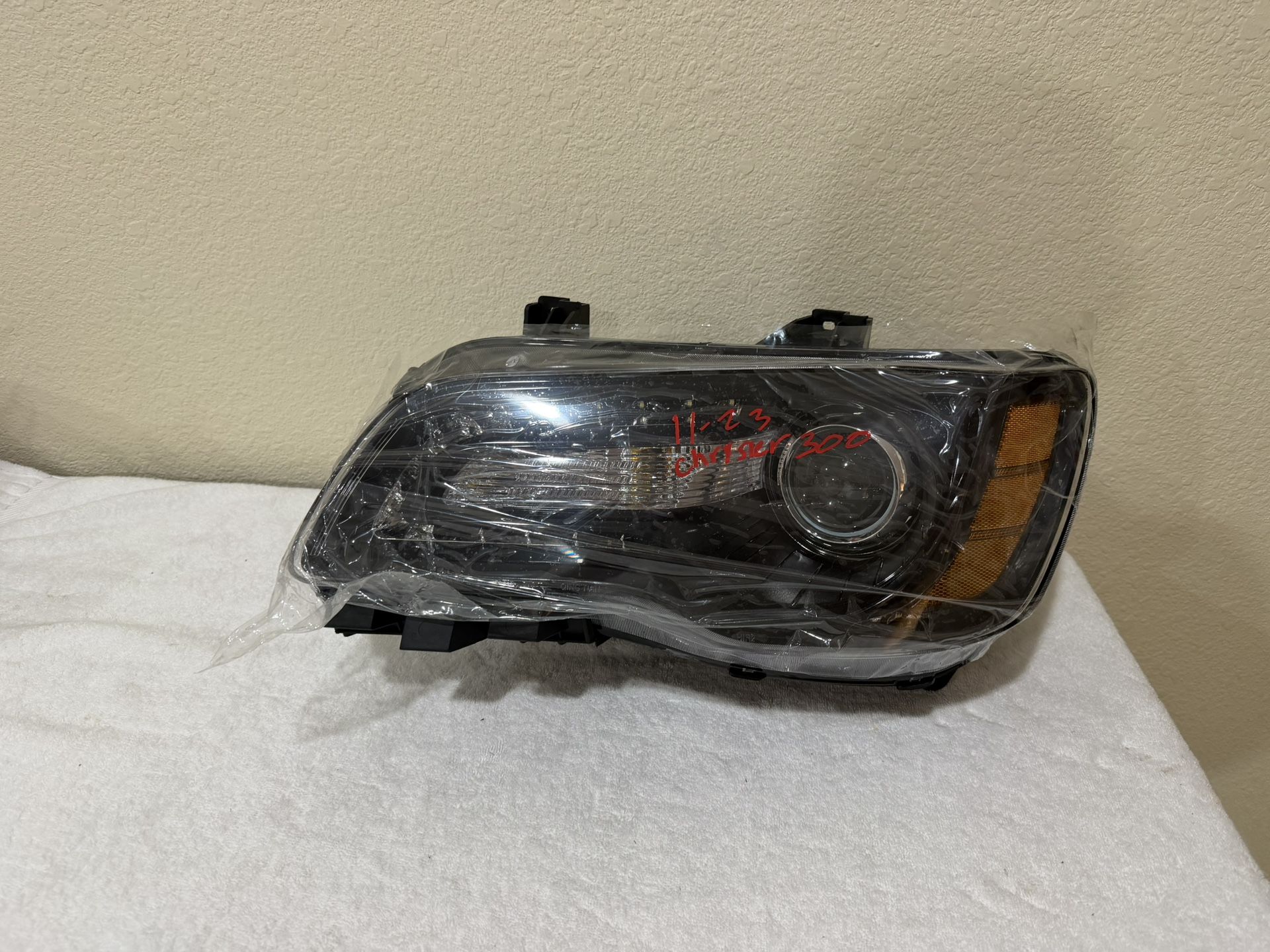 2011-2023 chrysler 300 headlight