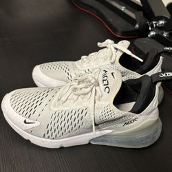 Nike Women’s Air Max 270 - Size 9