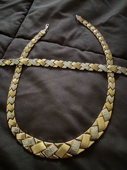 Gold necklace set