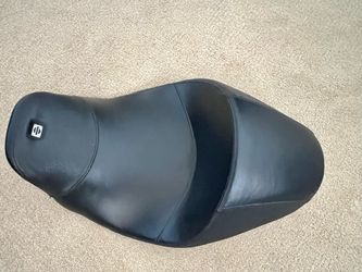 Harley-Davidson Reach Solo Seat (contact info removed)3 Touring FLHT FLHX Bar & Shield OEM