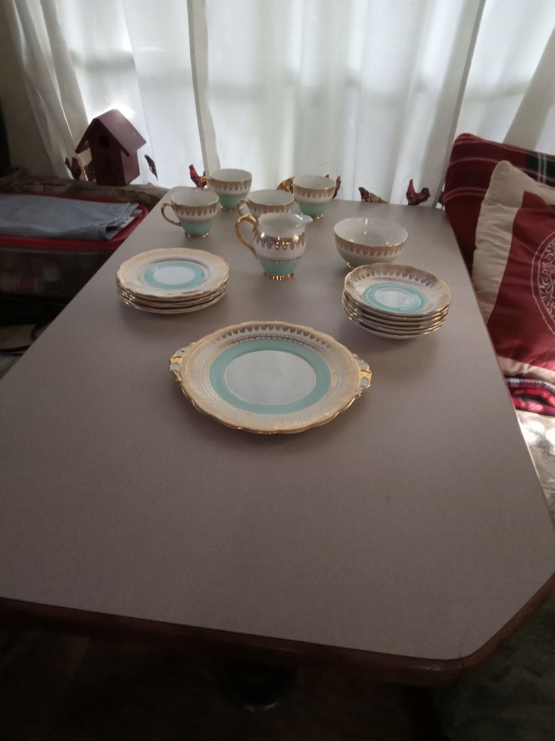 Vintage 19 pc Roslyn Fine Bone China Made In England