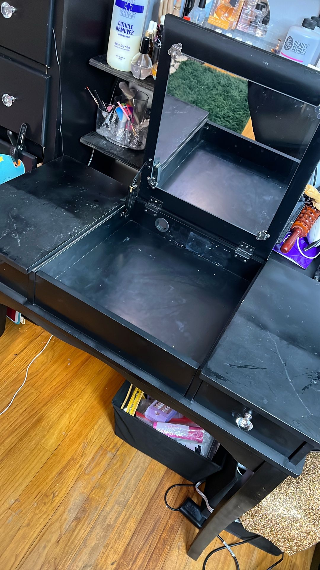 Black Makeup Vanity Desk with Flip Top Mirror