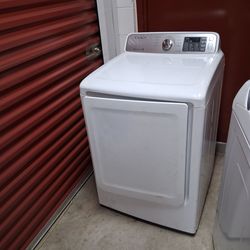 Samsung heavy duty, digital electric clothes dryer works.Good 30 day, warranty called today.Get it today