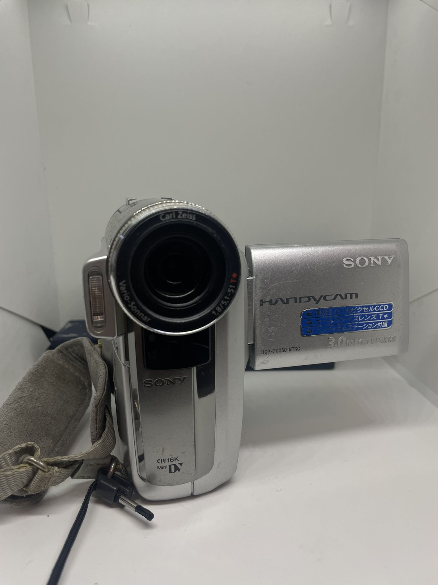 Sony DCR-PC350 NTSC 3MP MiniDV Digital Handycam Camcorder With 10x Optical Zoom