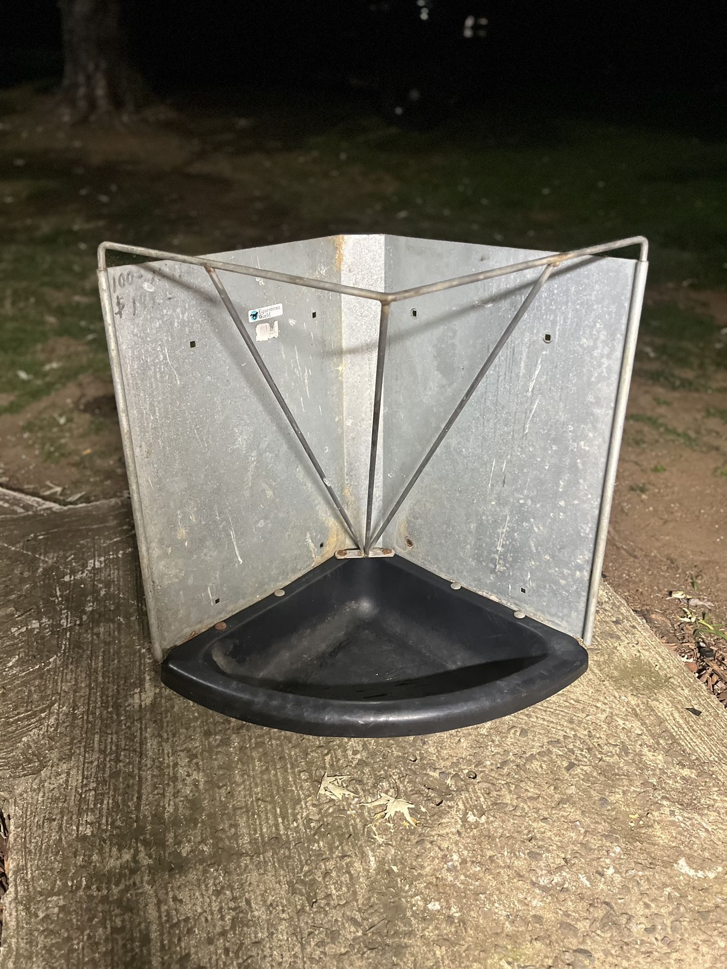 Horse Feeder