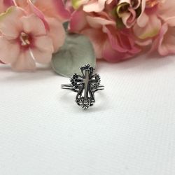 Cruz Ring Size 8