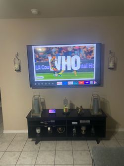Large 65 inch Vizio Smart TV Wall Mounted