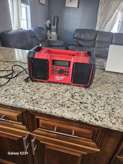 Milwaukee 18v radio