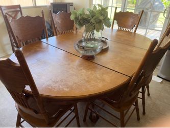 Kitchen table of 6 seats