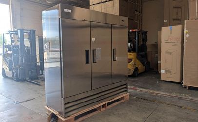 Clearance NSF Reach In Three door refrigerator 14766L0702