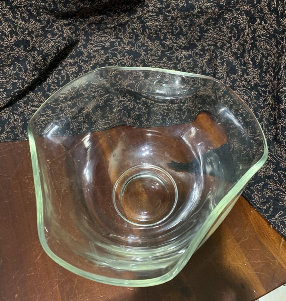 Vintage Anchor Hocking Clear Glass Bowl Scalloped Edge 10” Wide 5” Tall