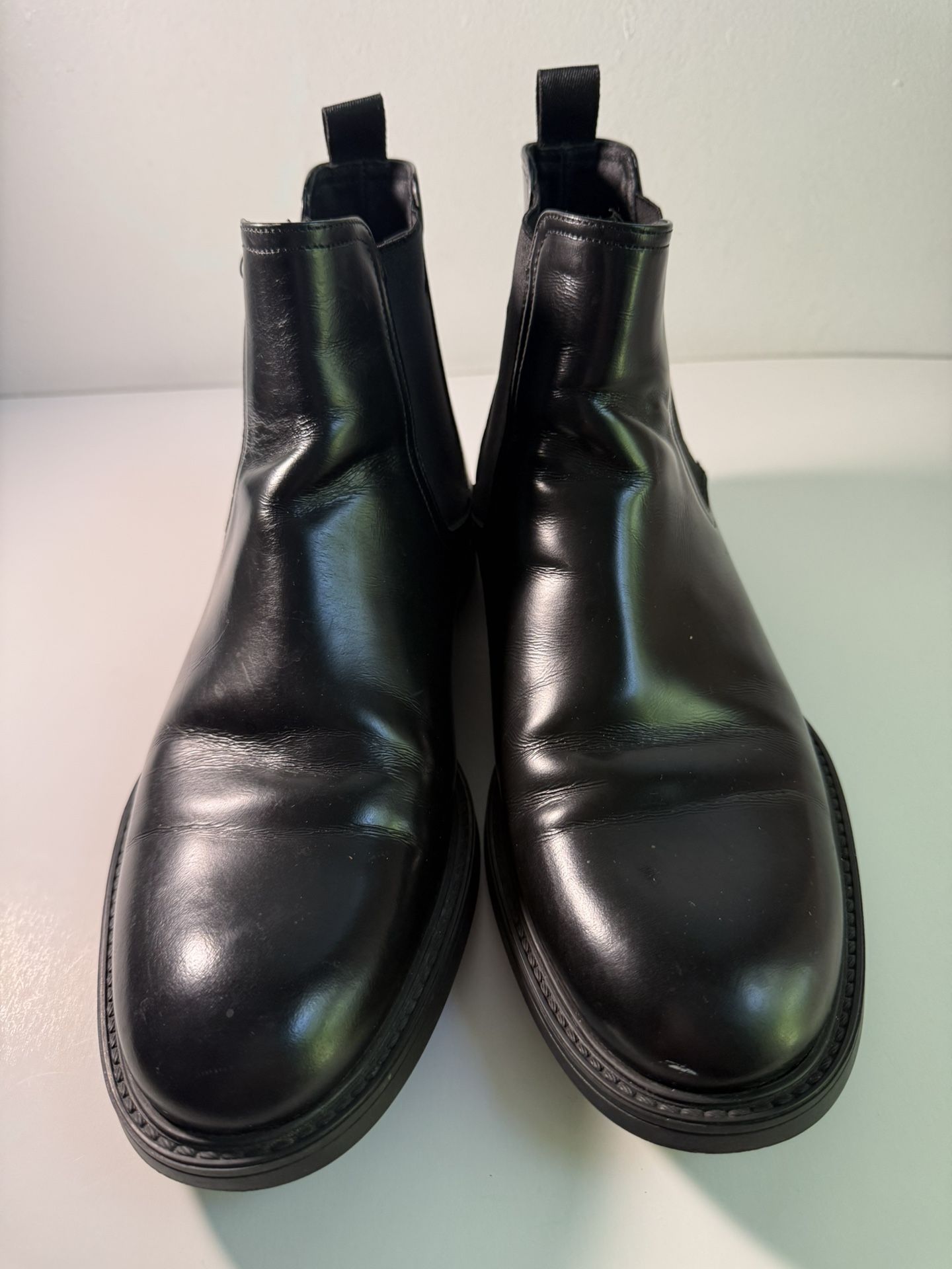 Kenneth Cole Leather Tully Lug Chelsea Men’s Pull On Boots. Size 8