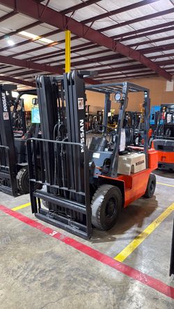 Nissan 5,000lb Pneumatic Forklift For Sale