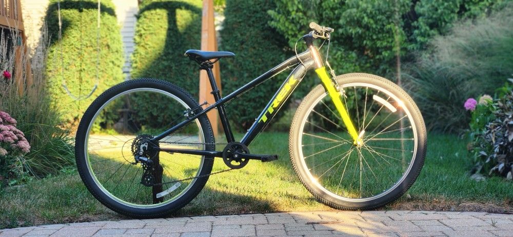 Trek Wahoo 26 Bike, 13” inch frame, 26”inch tires, Great for middle school child, well maintained