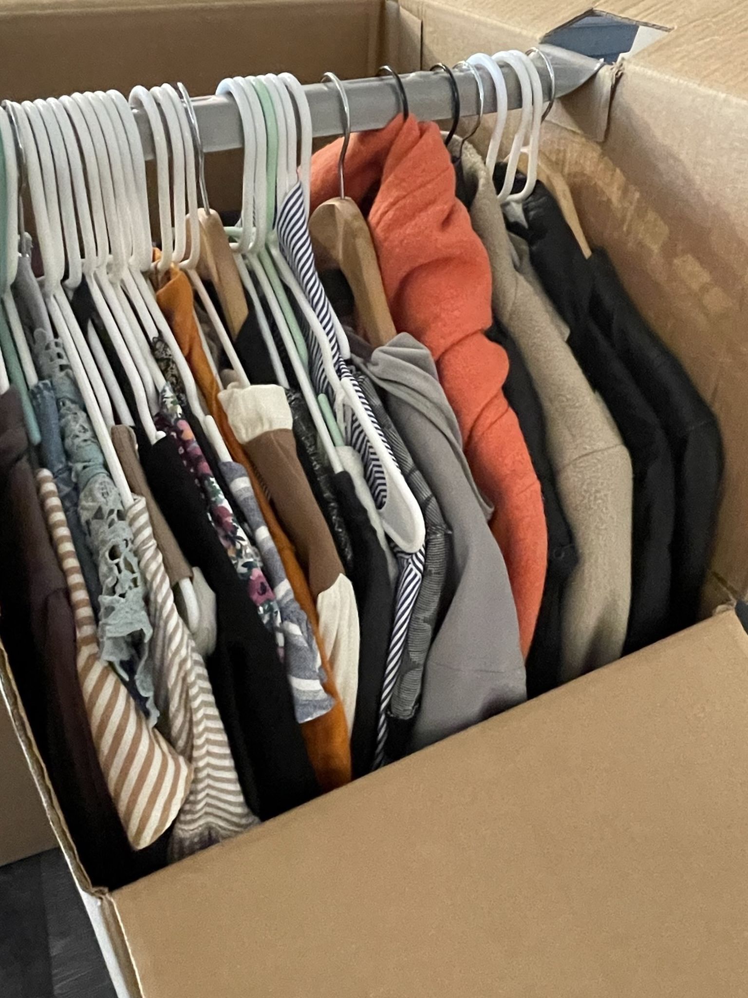 Clothing Moving Boxes with Bar, 6 Pack.$20