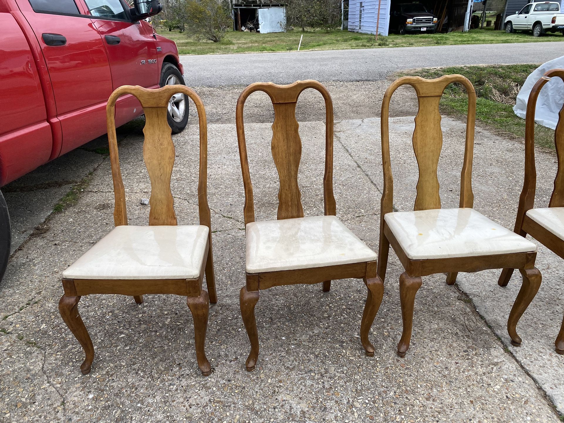 18th Century 18th Century Rococo Queen Anne Style Walnut Side Chairs set 