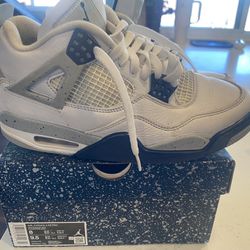 Air Jordan 4’s (Size 8) White/Navy Blue