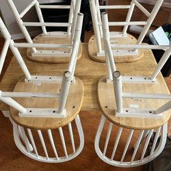table and chairs 
