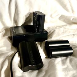 Fujifilm GFXS 11, Dual battery Charger +3 Batteries 