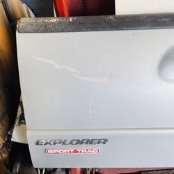 Tail Gate  Ford  Explorer Sport Track 