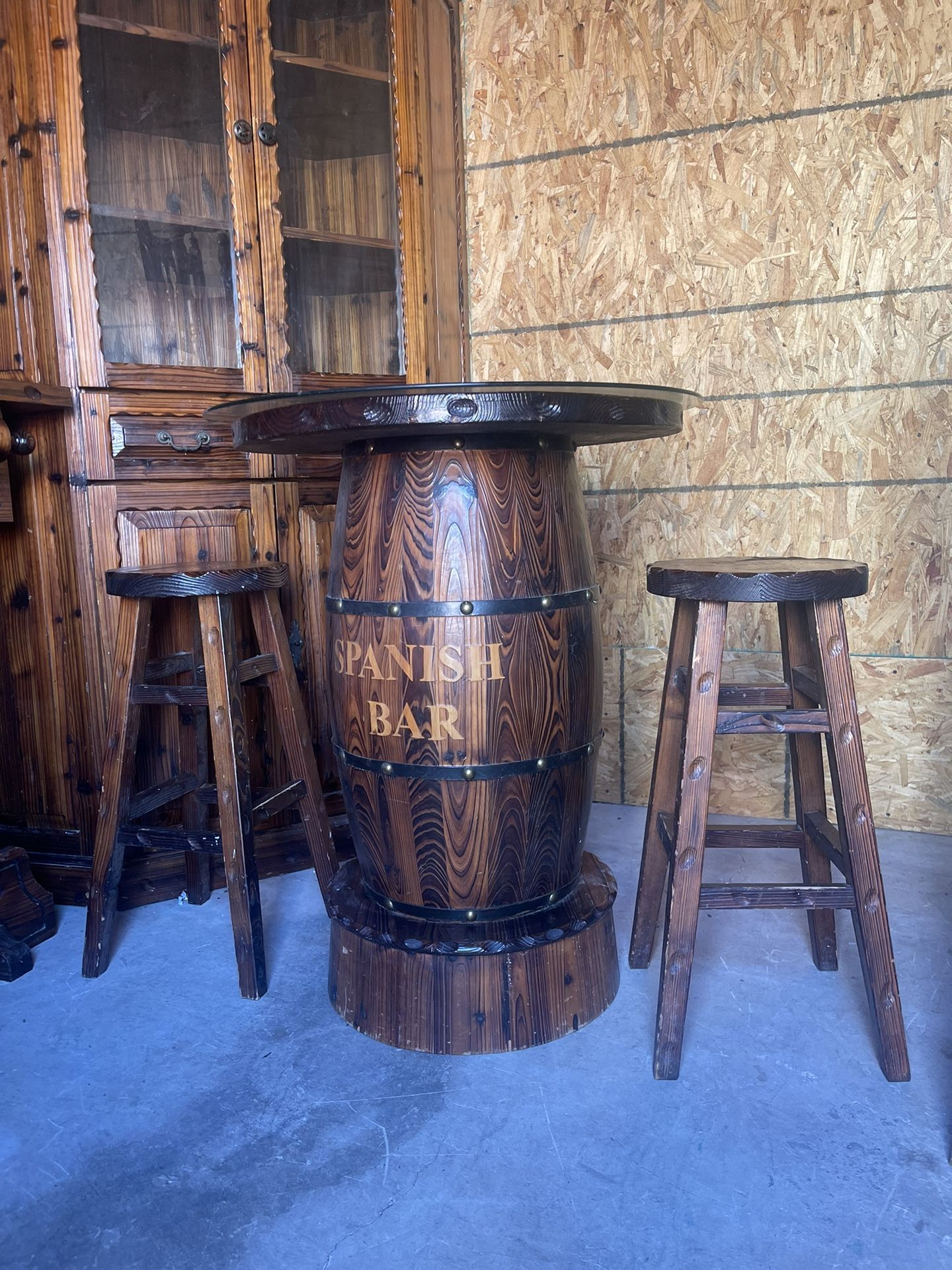 Round Table With Stools