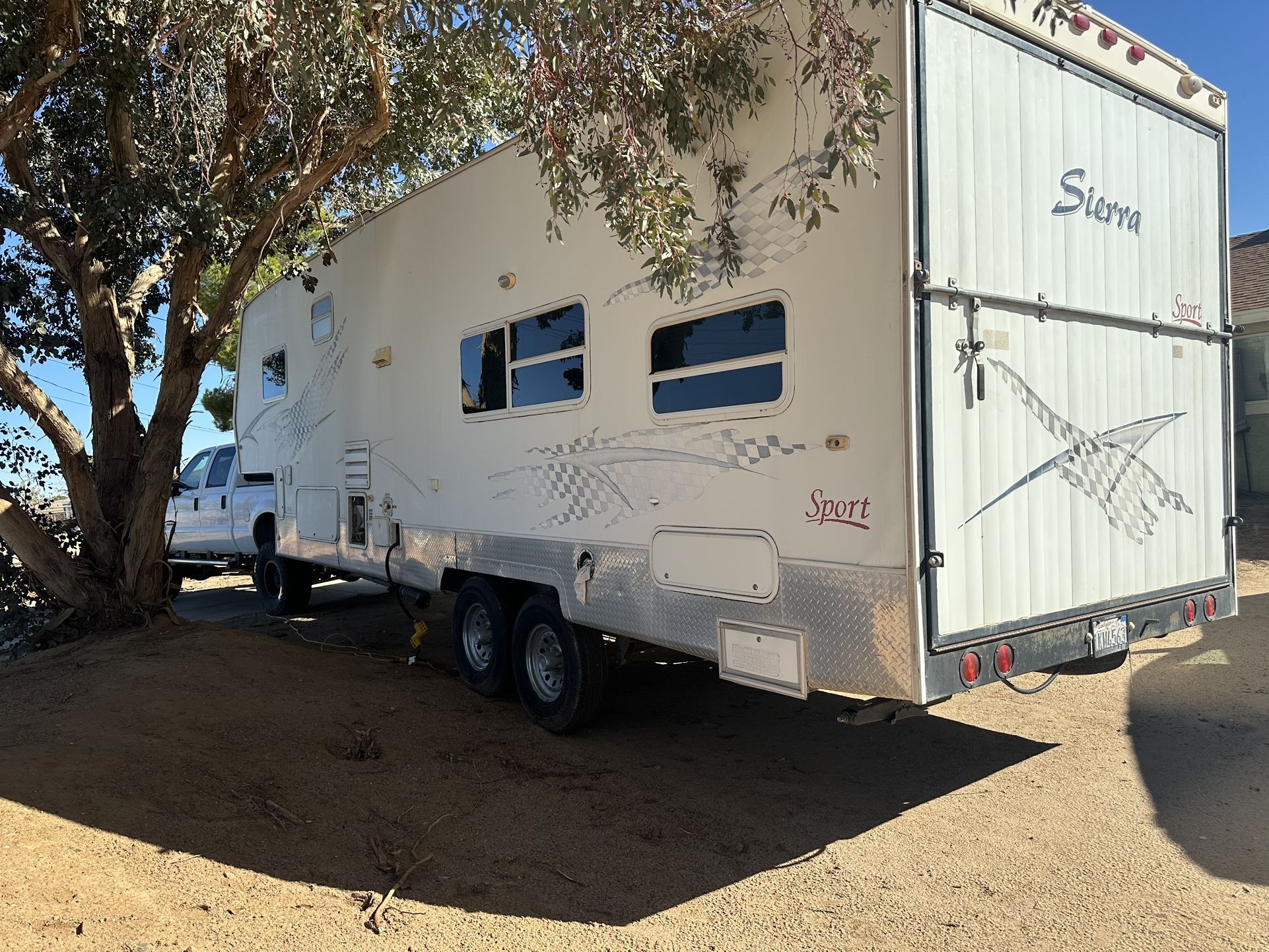 2005 Forest River Sierra Fithwheel