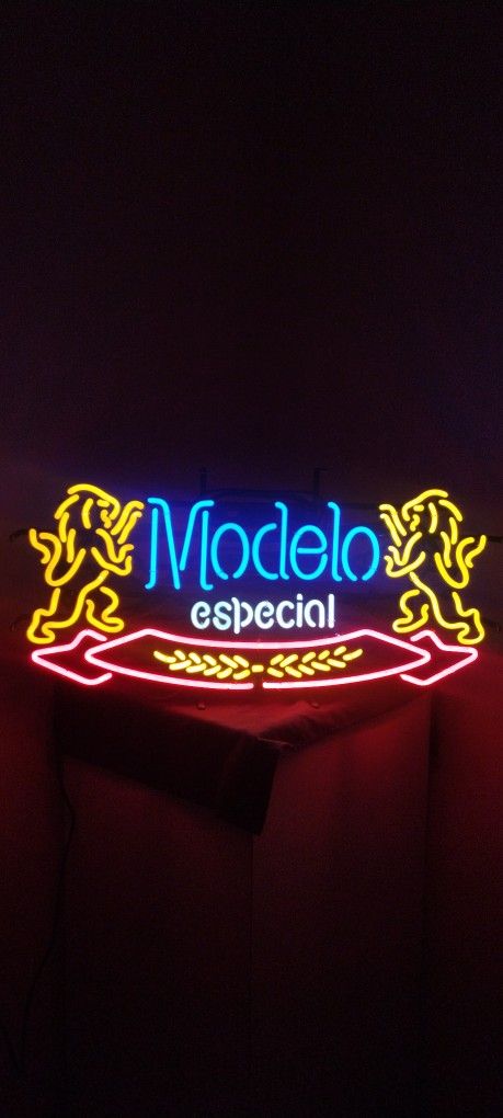 MODELO NEON LIGHT . DODGERS & ANGELS BOBBLEHEADS AVAILABLE . ( ALSO PLENTY OF NEON LIGHT / SIGNS AVAILABLE FOR SALE. TAP HANDLES