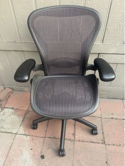 Herman Miller Aeron Chair Size B