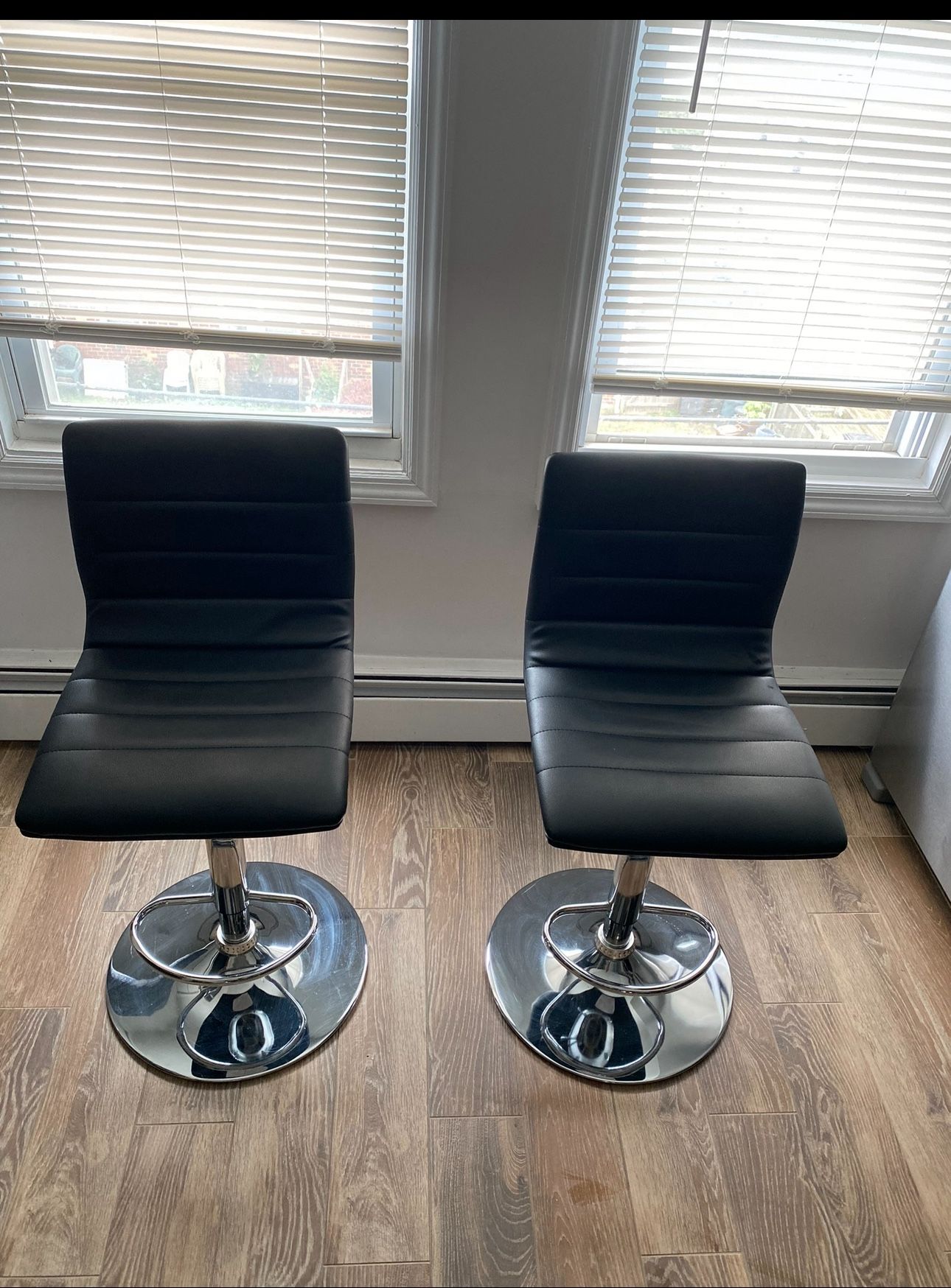 Adjustable bar style chairs