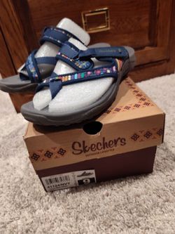 Brand New Sketchers women's sandals size 9