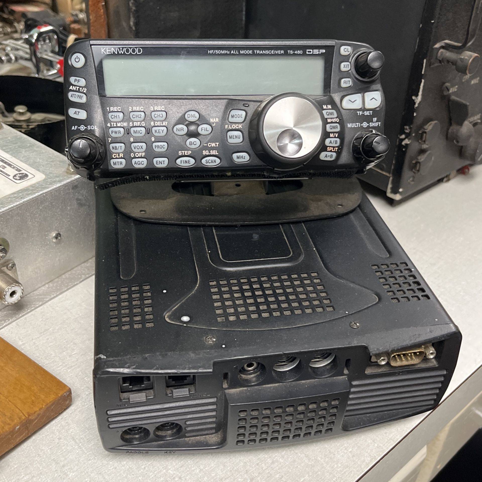 Kenwood TS 480HX HF 50MHz 200 Watt Radio