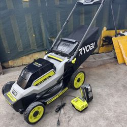 SELF PROPELLED VARIABLE  SPEED RYOBI 40 V HP HI PERFORMANCE ADVANCED TECHNOLOGY CORDLESS LAWNMOWER KIT20 "INCH . INCLUDES ONE BATTERY AND FAST CHARGER