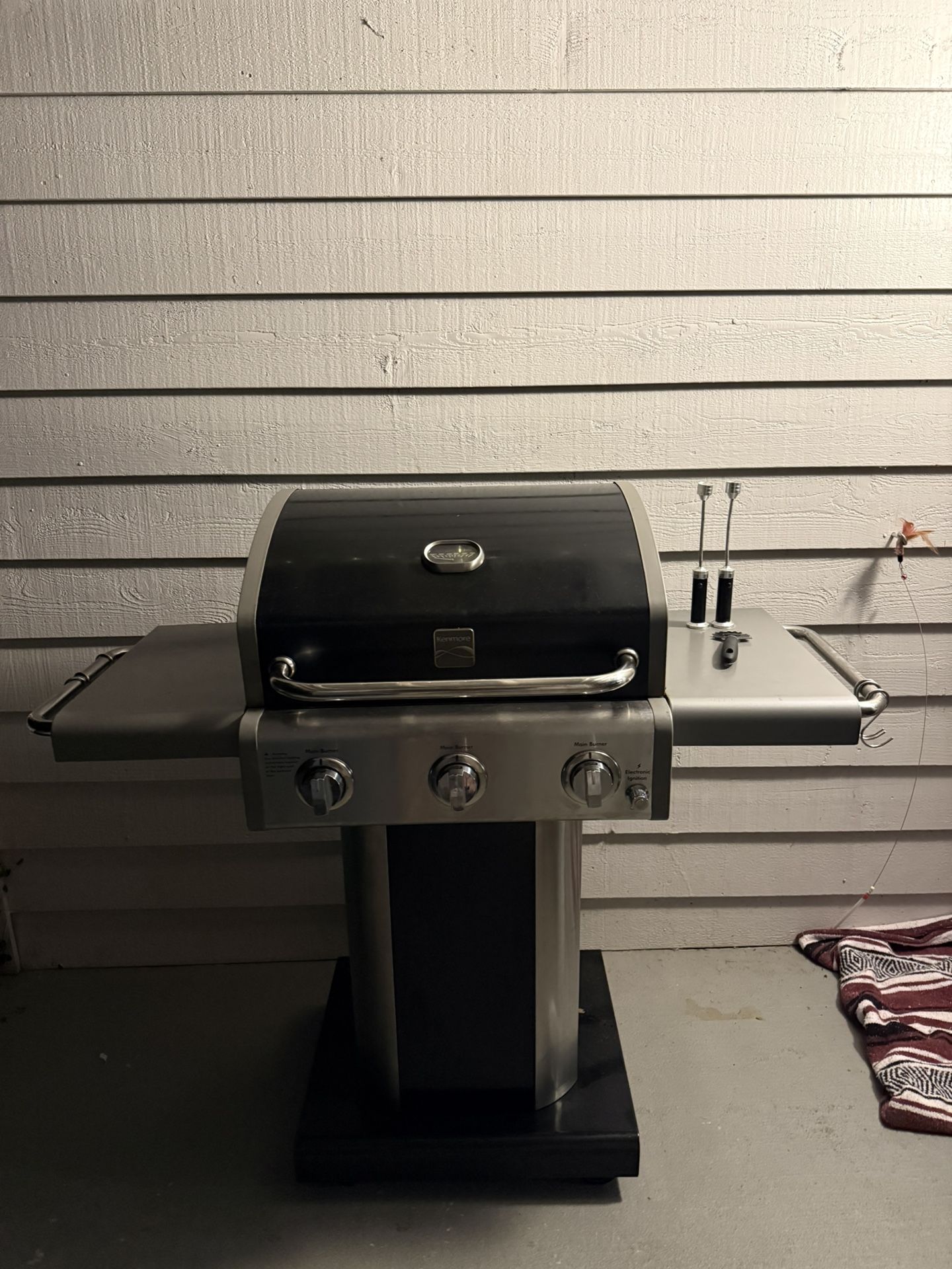 3 burner Kenmore Grill