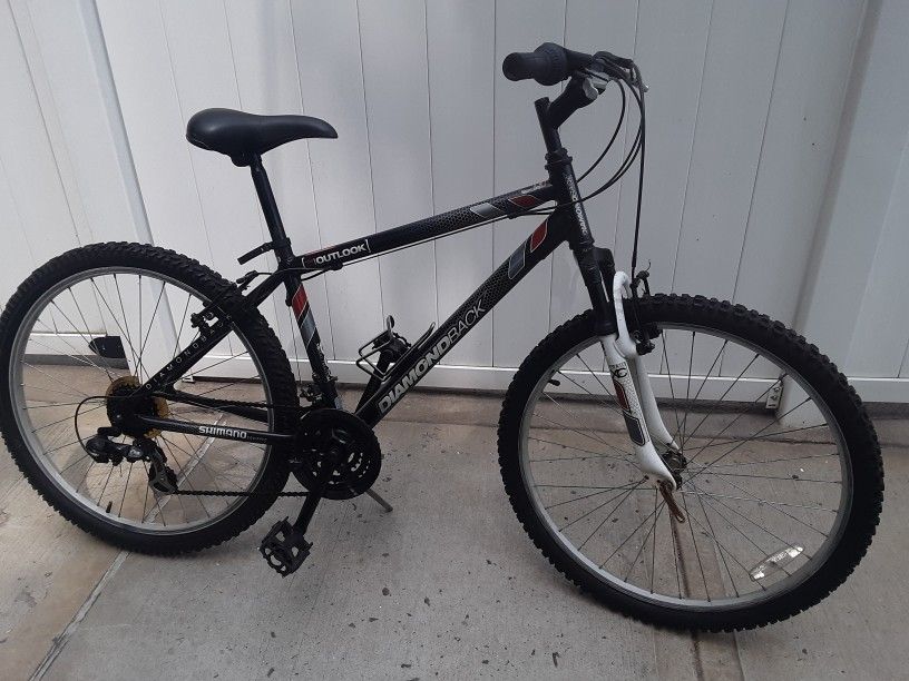 Diamondback Outlook Mountain Bike.. Wheel Size 26 inches Frame 6061-T6 aluminum Front Suspension Diamondback Outlook Mountain Bike..... 21 speeds Quic