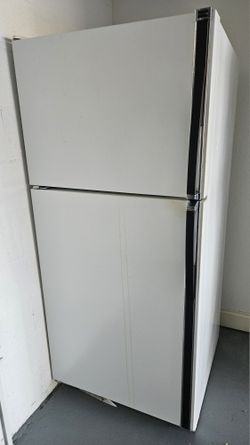Kenmore Top-Freezer Refrigerator