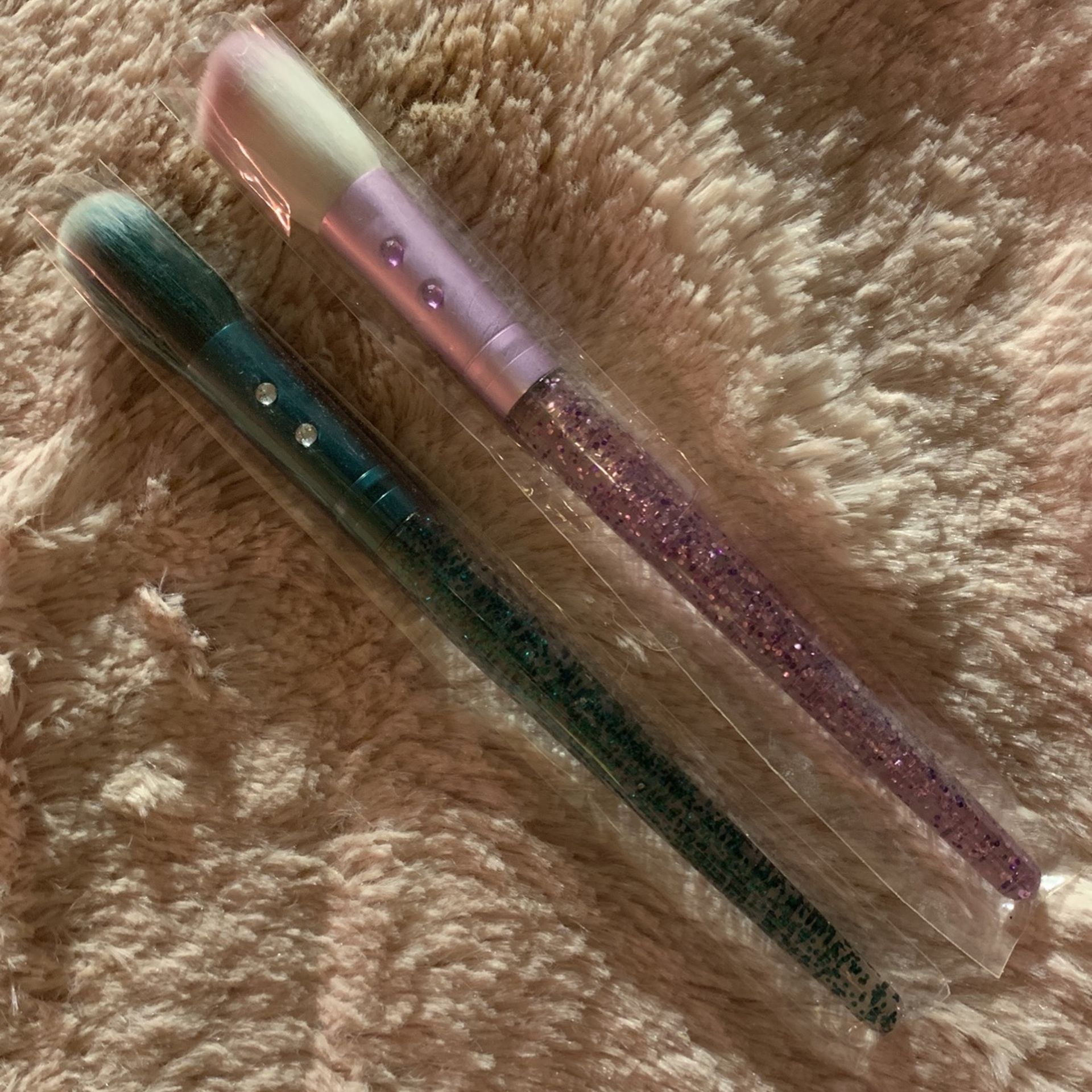 Set Of Two Sparkly Make Up Brushes Super Cute!