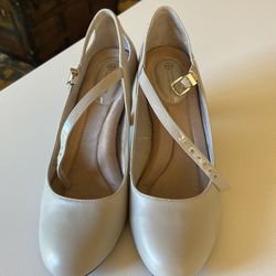 Heels-3” Gray with Memory Foam 7.5 M