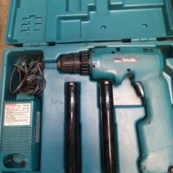 Makita Cordless Drill Kit