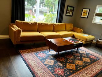 Large Velvet Secontion Sofa w/Chaise