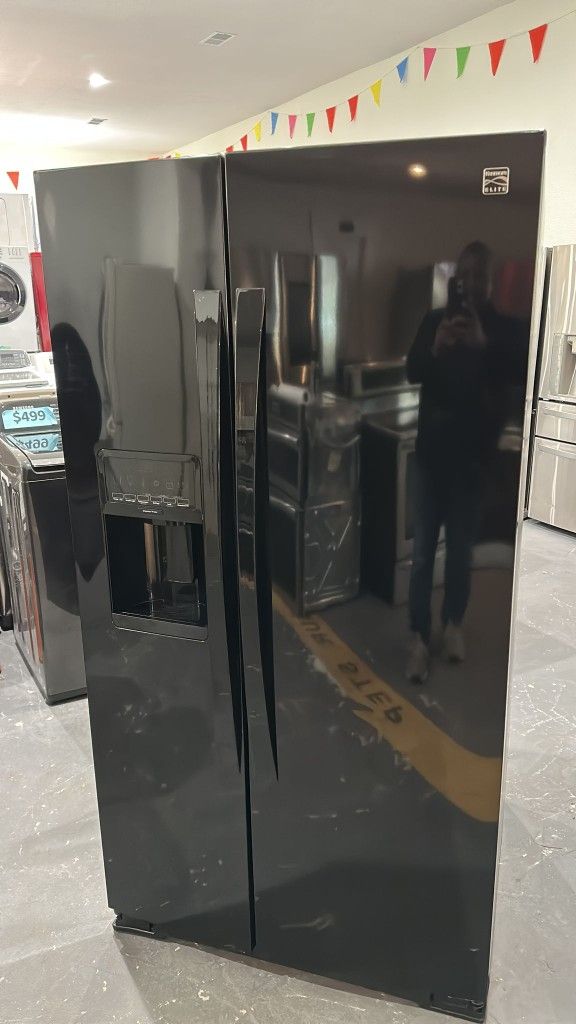 DELIVERY AVAILABLE! Ken more Ref rige rator Fri dge Ice ma ker works