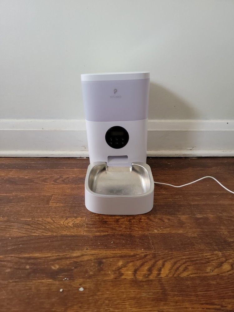 Pet Food Dispenser