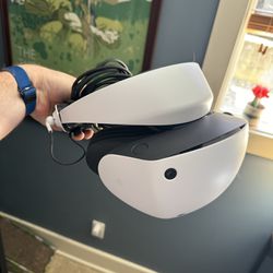 PSVR 2 + Controllers and Charging Station 