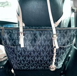 Nice women’s Michael kors purse only $60