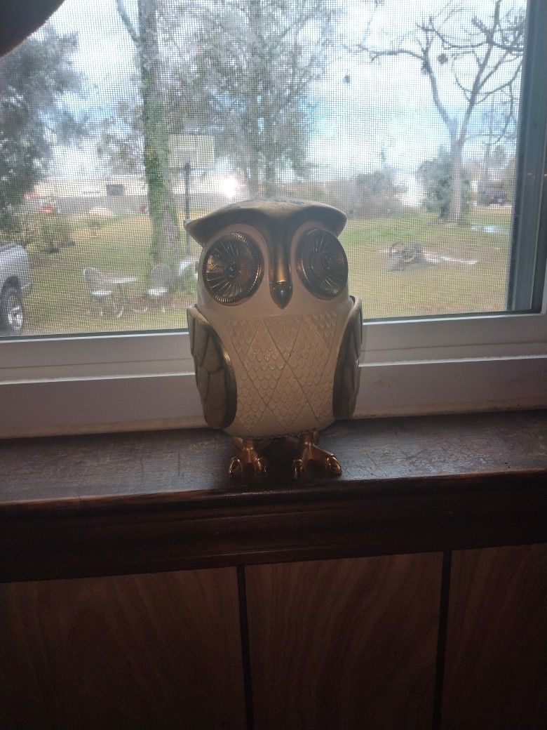 Antique Owl Radio From 1960's "BuBo"