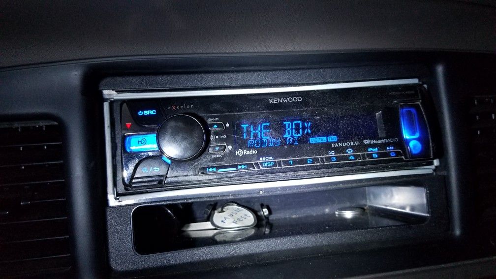 Kenwood kdc-x498 car stereo. Works great - aux- USB.