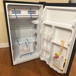Media Mini Refrigerator 
